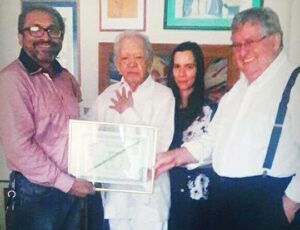 O poeta Thiago de Mello será homenageado pelo povo amazonense e receberá prêmio especial "Arara Cultural" da ABEPPA e ALCAMA no seu aniversário de 95 anos 3 20842150 677468915795528 6694400479652705453 n