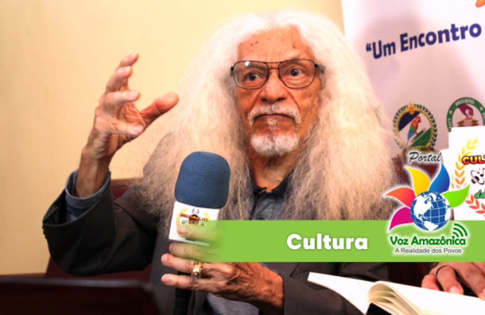 Os cabelos todo-alvos de José Herculano da Nóbrega traduzem a brancura de sua escrita, quanto à clareza intencional de suas formas. | Foto: Synthia Queiroz/PVA.